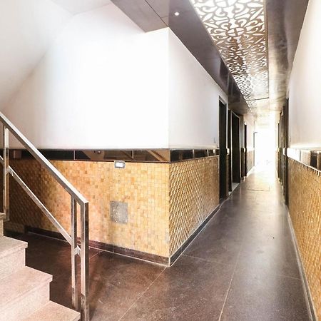 Spot On Hotel Grace Near Star Mall Гургаон Экстерьер фото